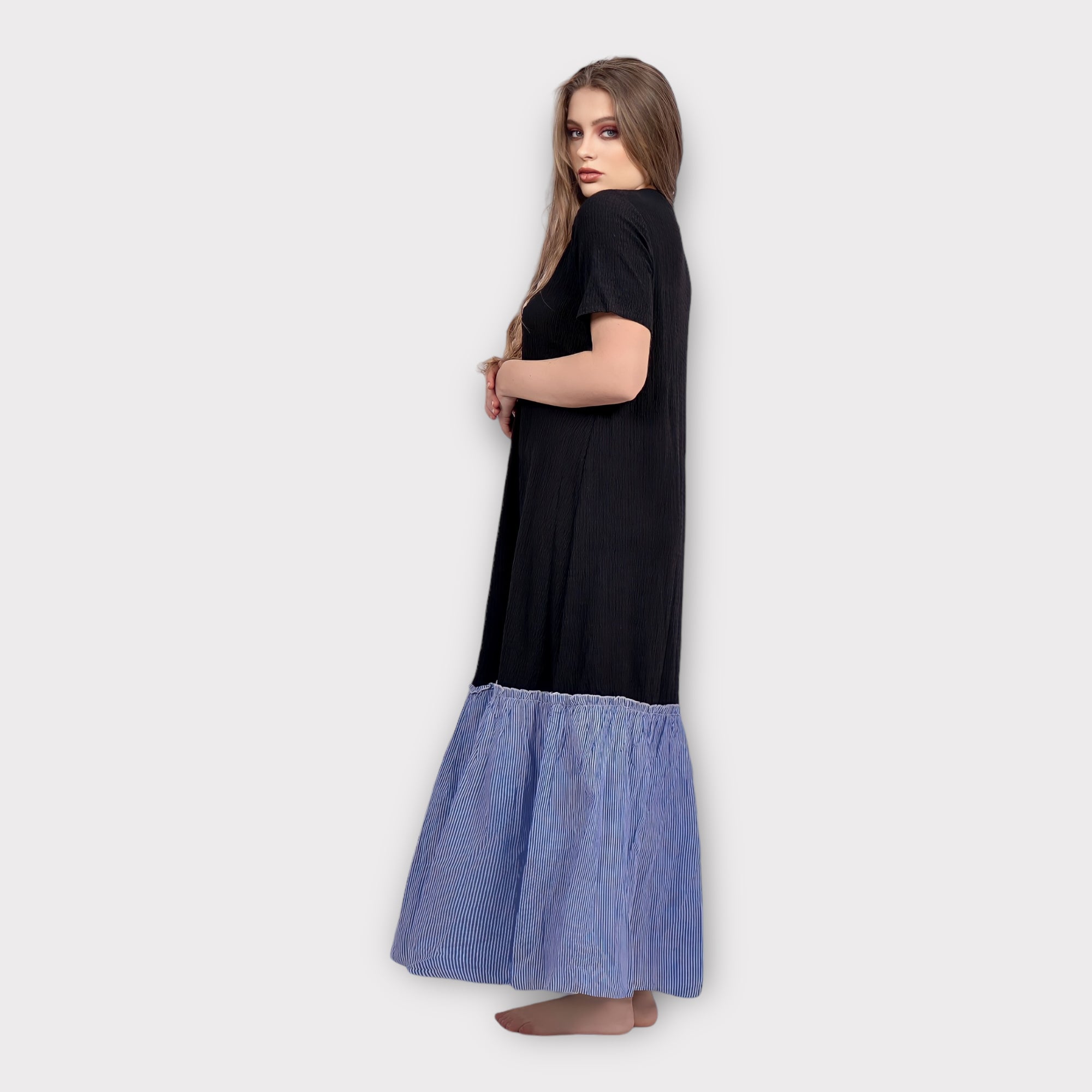 Robe large longue bi-matière noire et volant rayures