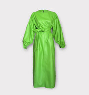 Robe longue verte en similicuir, manches bouffantes, fendue sur les deux côtés, ceinture à la taille